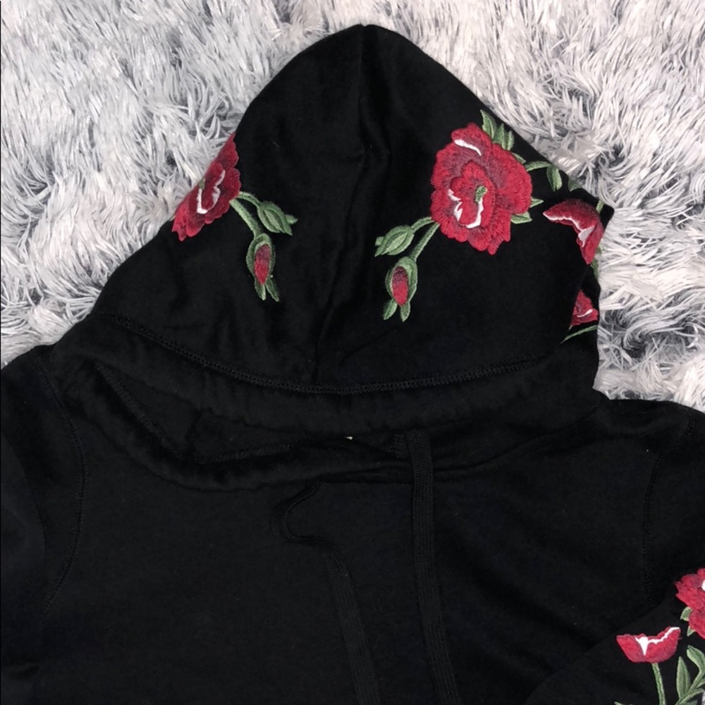 HOLLISTER black cropped boxed hoodie 🥀